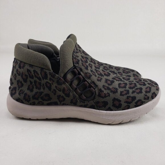 Clarks Adella Pine Ankle Boot Womens 9 Green Animal Print Side Zip Cloudstepper - Picture 4 of 10